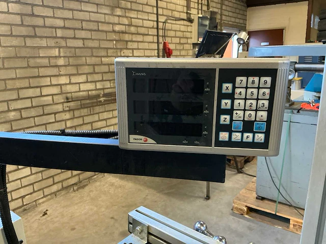 2000 supermax ycm-16vs cnc bedfreesmachine - afbeelding 4 van  29