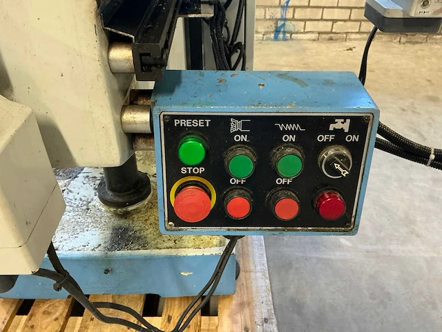 2000 supermax ycm-16vs cnc bedfreesmachine - afbeelding 8 van  29