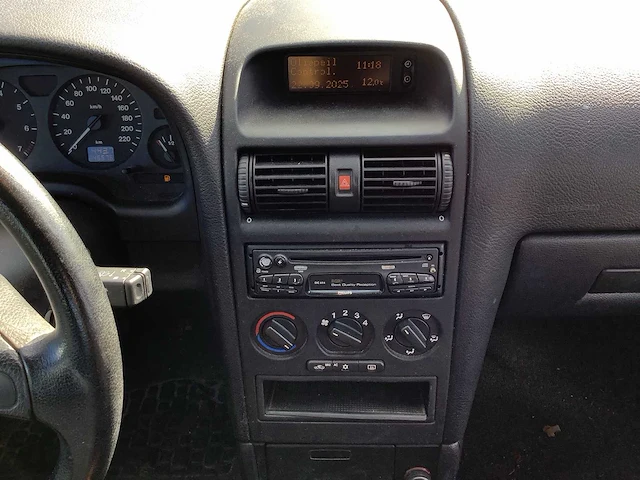 2001 - opel - astra - 1.6 pearl - personenauto - afbeelding 10 van  11