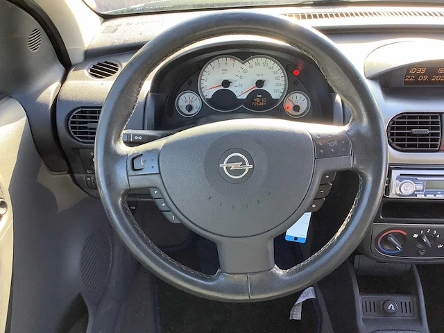 2001 - opel - corsa - 1.4-16v sport - personenauto - afbeelding 12 van  12