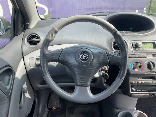 2001 - toyota - yaris - personenauto - afbeelding 2 van  12