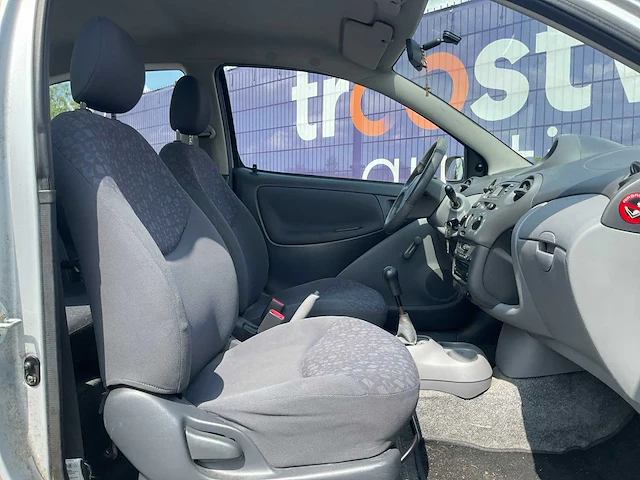 2001 - toyota - yaris - personenauto - afbeelding 8 van  12