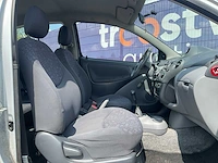 2001 - toyota - yaris - personenauto - afbeelding 8 van  12