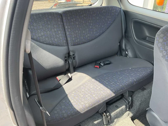 2001 - toyota - yaris - personenauto - afbeelding 9 van  12