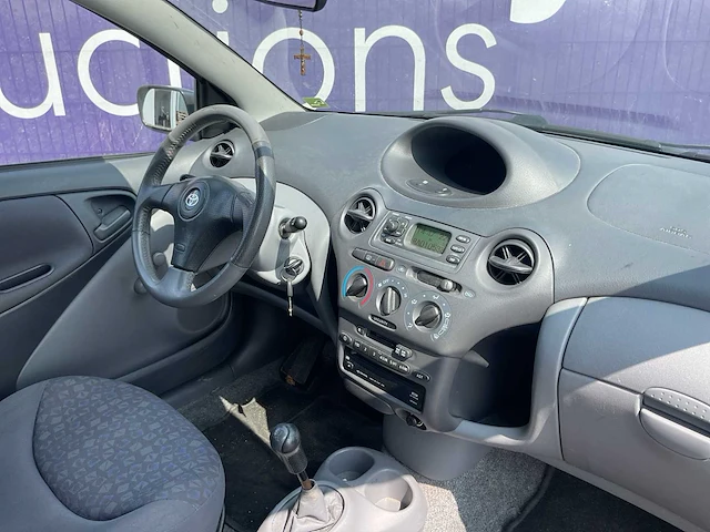 2001 - toyota - yaris - personenauto - afbeelding 10 van  12