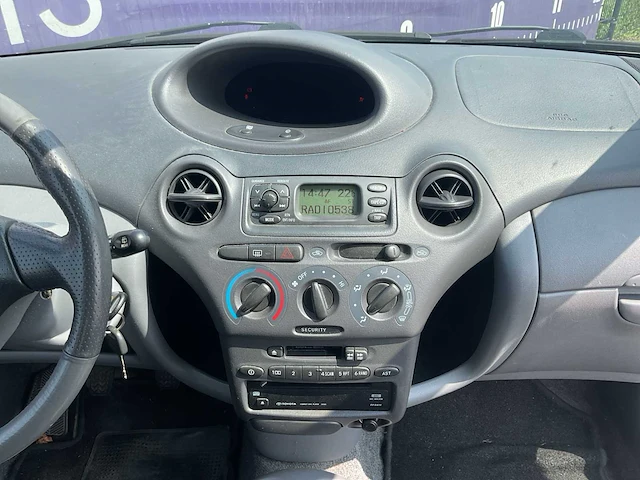 2001 - toyota - yaris - personenauto - afbeelding 12 van  12