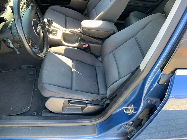 2001 audi a4 limousine personenauto - afbeelding 2 van  25