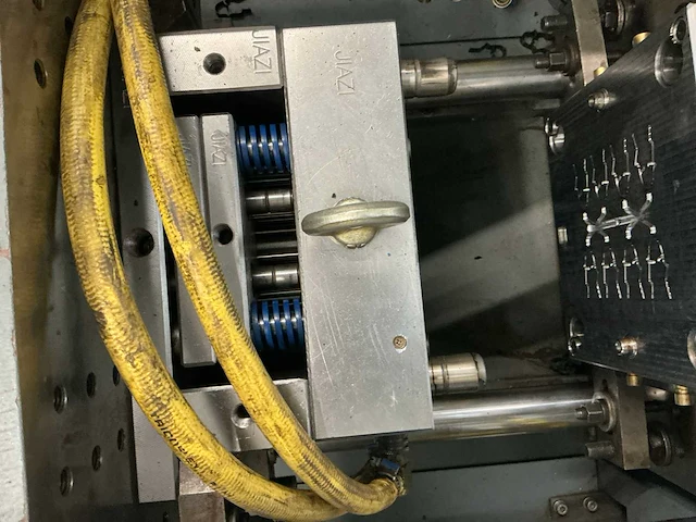 2001 battenfeld ba 500/210 tm spuitgietmachine - afbeelding 106 van  120