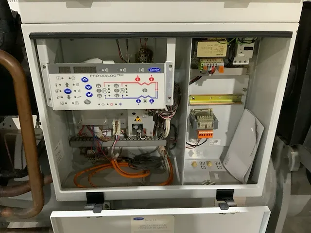 2001 carrier 30hxc190 watergekoelde koelinstallaties - afbeelding 10 van  23