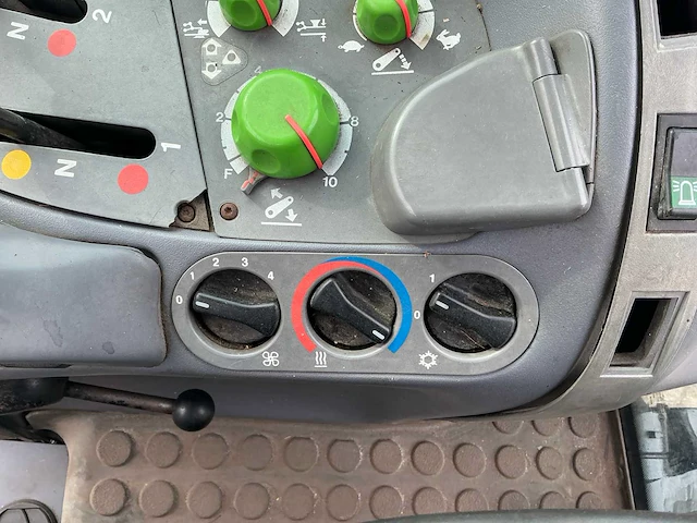 2001 deutz-fahr agrotron 100 vierwielaangedreven landbouwtractor - afbeelding 29 van  45