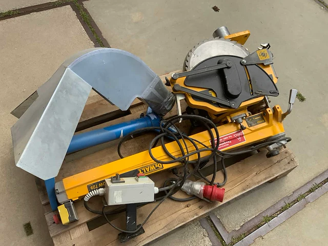 2001 dewalt dw729a2 afkortcirkelzaagmachine - afbeelding 1 van  11