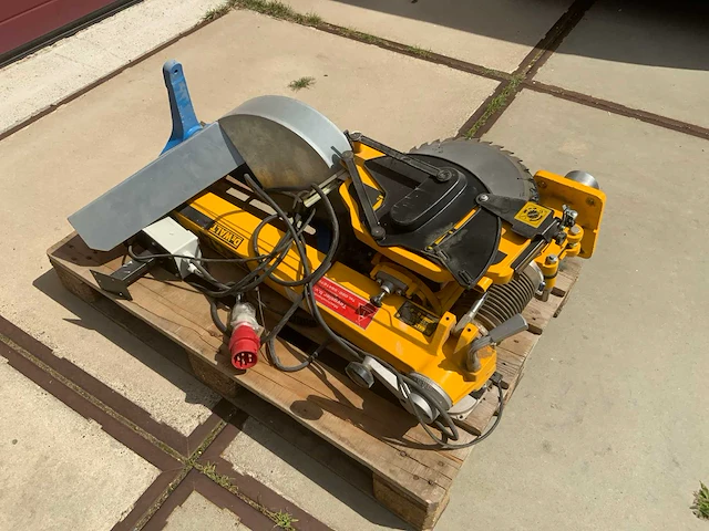 2001 dewalt dw729a2 afkortcirkelzaagmachine - afbeelding 7 van  11