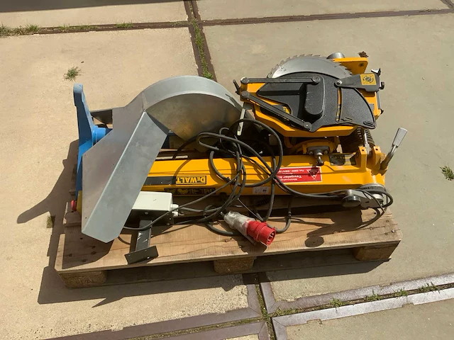 2001 dewalt dw729a2 afkortcirkelzaagmachine - afbeelding 8 van  11