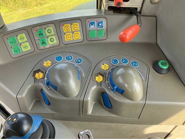 2001 fendt favorit 716 vario vierwielaangedreven landbouwtractor - afbeelding 33 van  46