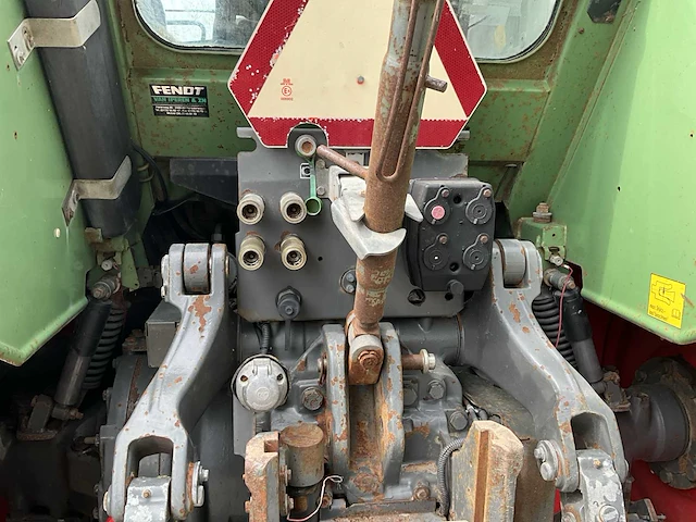 2001 fendt vario favorit 716 vierwielaangedreven landbouwtractor - afbeelding 29 van  38