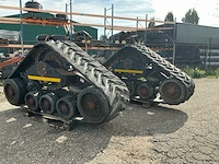 2001 grecav rups banden voor de 1985 new holland tf44 combain - afbeelding 1 van  19