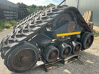 2001 grecav rups banden voor de 1985 new holland tf44 combain - afbeelding 18 van  19