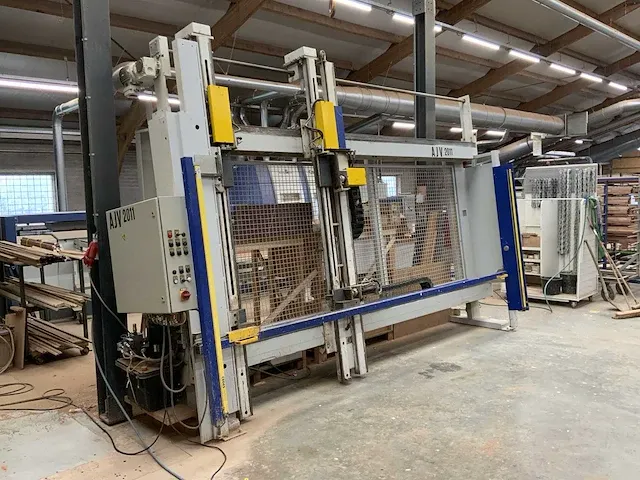 2001 hess lux2000-opto opsluitbank - afbeelding 9 van  16