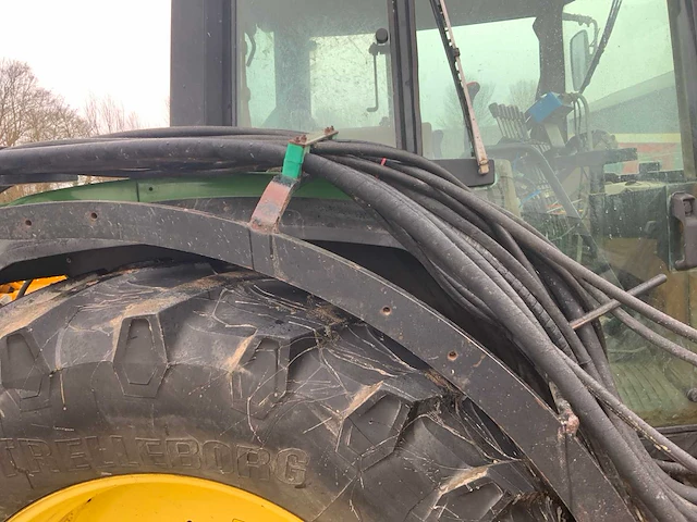 2001 john deere 6600 vierwielaangedreven landbouwtractor - afbeelding 35 van  76
