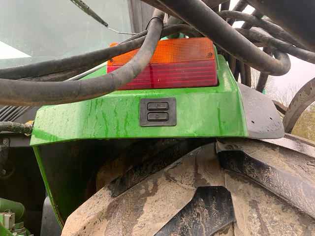 2001 john deere 6600 vierwielaangedreven landbouwtractor - afbeelding 48 van  76