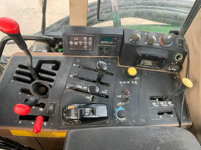 2001 john deere 6600 vierwielaangedreven landbouwtractor - afbeelding 69 van  76