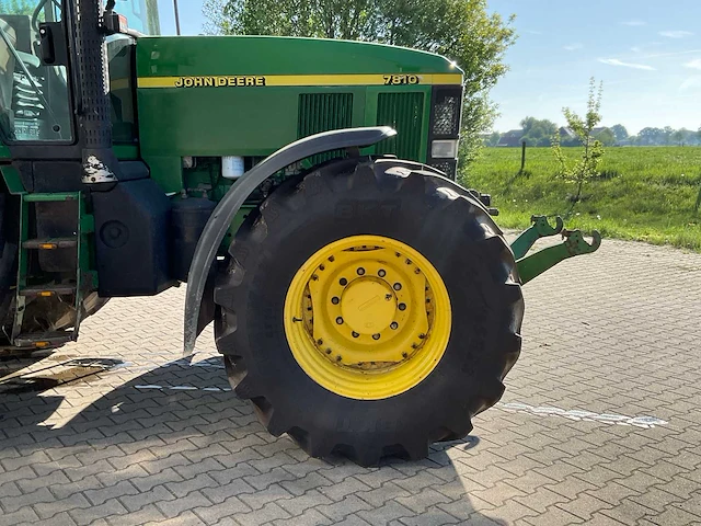 2001 john deere 7810 vierwielaangedreven landbouwtractor - afbeelding 2 van  23