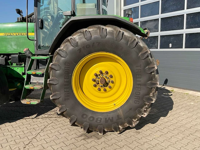 2001 john deere 7810 vierwielaangedreven landbouwtractor - afbeelding 4 van  23