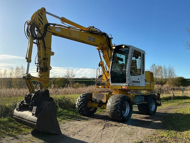 2001 liebherr a312 banden graafmachine - afbeelding 1 van  33
