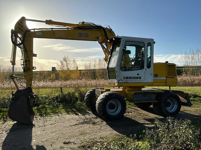 2001 liebherr a312 banden graafmachine - afbeelding 12 van  33
