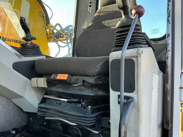 2001 liebherr a312 banden graafmachine - afbeelding 24 van  33