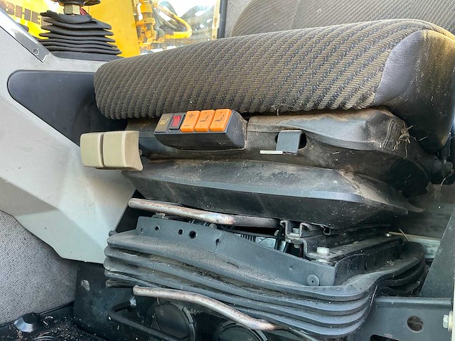 2001 liebherr a312 banden graafmachine - afbeelding 25 van  33