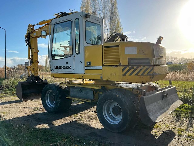 2001 liebherr a312 banden graafmachine - afbeelding 23 van  33