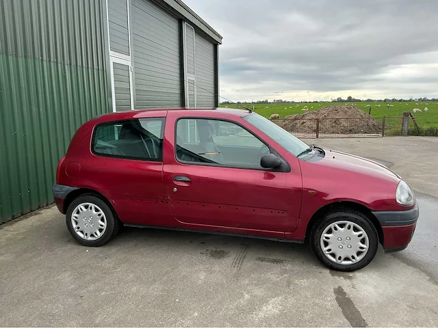 2001 renault clio personenauto - afbeelding 2 van  24