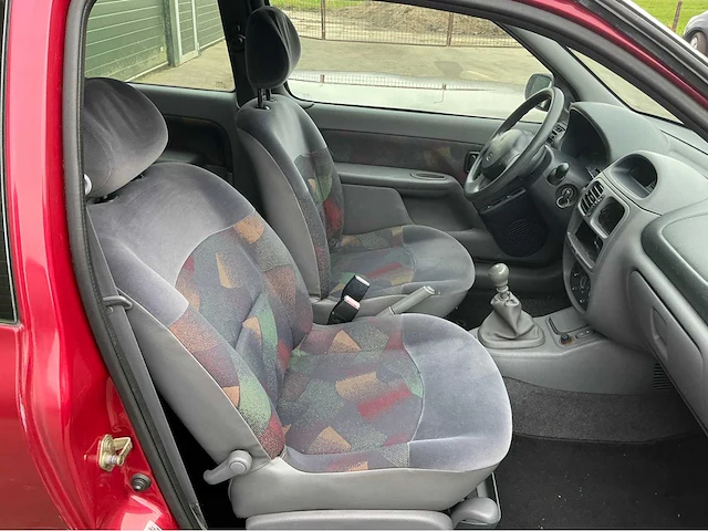 2001 renault clio personenauto - afbeelding 4 van  24