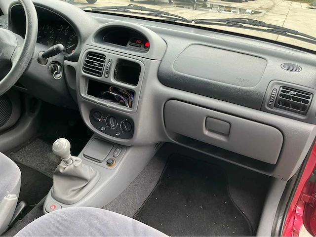 2001 renault clio personenauto - afbeelding 5 van  24