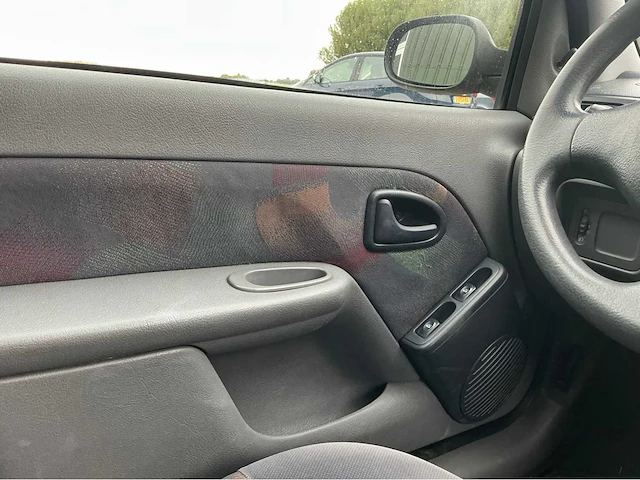 2001 renault clio personenauto - afbeelding 9 van  24