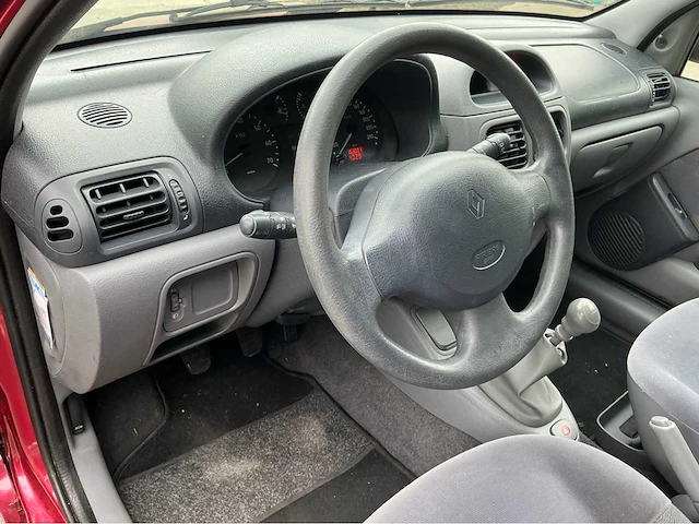 2001 renault clio personenauto - afbeelding 11 van  24
