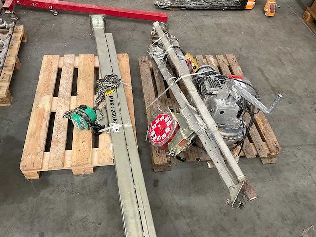 2001 tirak xs 3 01p 3-poot valbeveiliging - afbeelding 1 van  8