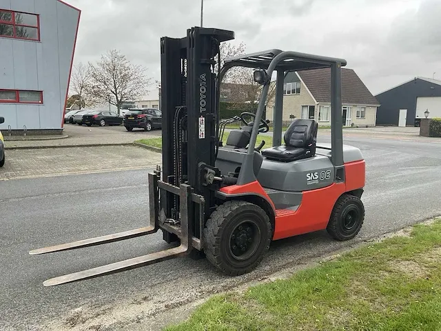 2001 toyota 02-7fdf30 vorkheftruck - afbeelding 1 van  28
