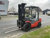 2001 toyota 02-7fdf30 vorkheftruck - afbeelding 1 van  28