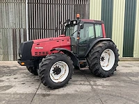 2001 valtra 8450 vierwielaangedreven landbouwtractor - afbeelding 1 van  32