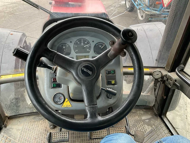 2001 valtra 8450 vierwielaangedreven landbouwtractor - afbeelding 26 van  32