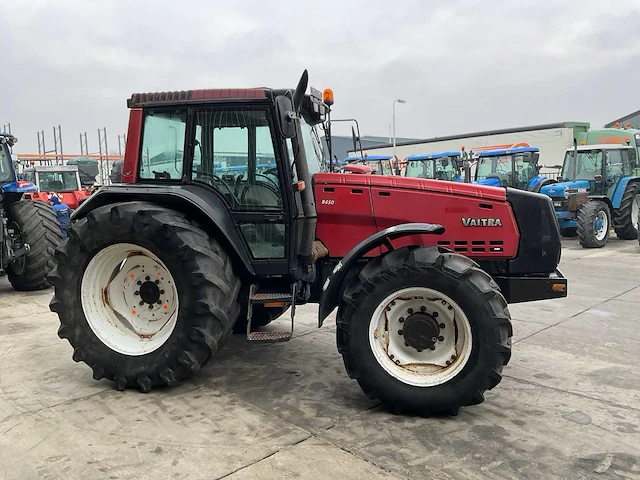 2001 valtra 8450 vierwielaangedreven landbouwtractor - afbeelding 28 van  32