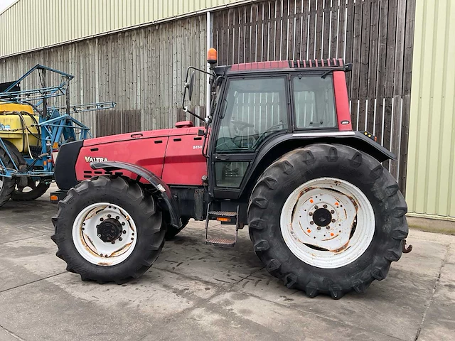2001 valtra 8450 vierwielaangedreven landbouwtractor - afbeelding 31 van  32