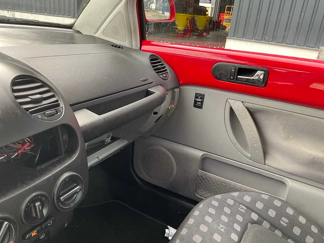2001 volkswagen new beetle personenauto - afbeelding 9 van  22