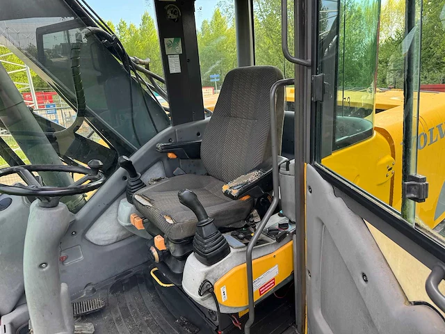 2001 volvo ew140 banden graafmachine - afbeelding 11 van  26