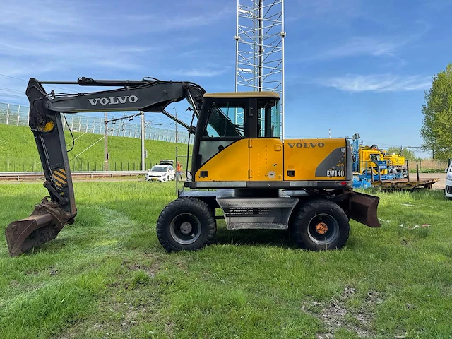 2001 volvo ew140 banden graafmachine - afbeelding 1 van  26