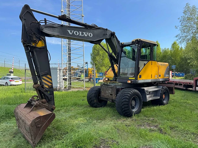2001 volvo ew140 banden graafmachine - afbeelding 12 van  26