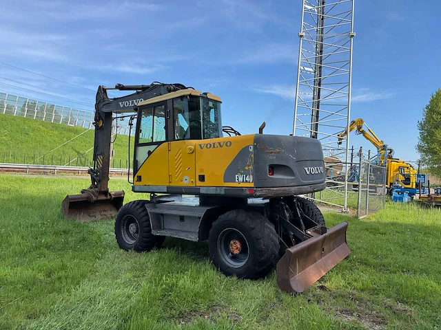 2001 volvo ew140 banden graafmachine - afbeelding 20 van  26