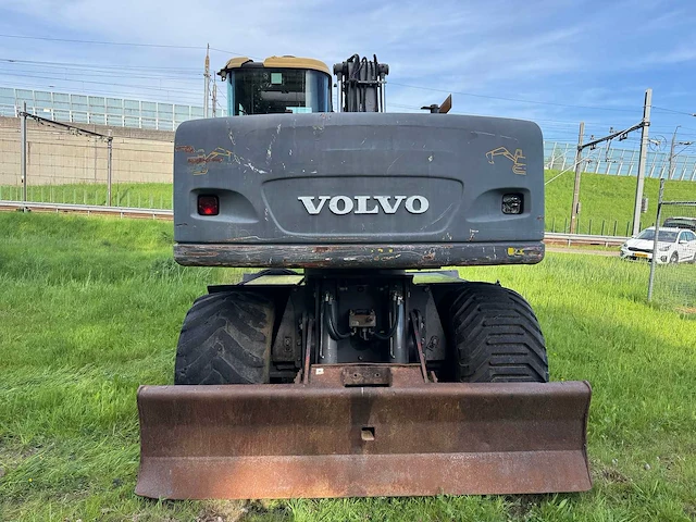 2001 volvo ew140 banden graafmachine - afbeelding 22 van  26